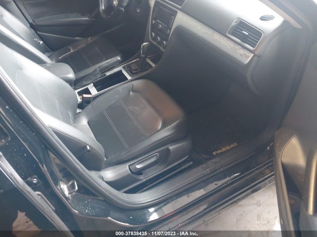2012 VOLKSWAGEN PASSAT SE W/SUNROOF & NAV PZEV VIN: 1VWBP7A35CC071698