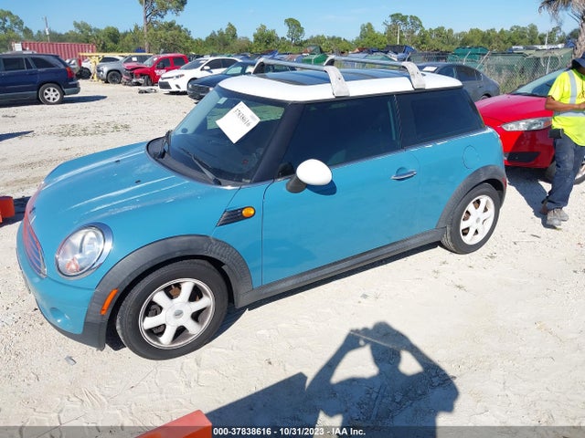 2008 MINI COOPER WMWMF33538TT60296 Photo 1