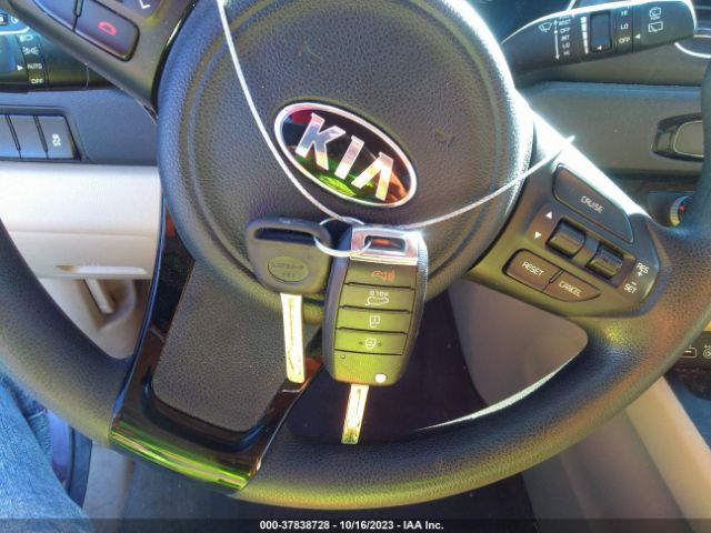 KNDMB5C11F6018249 KIA SEDONA LX
