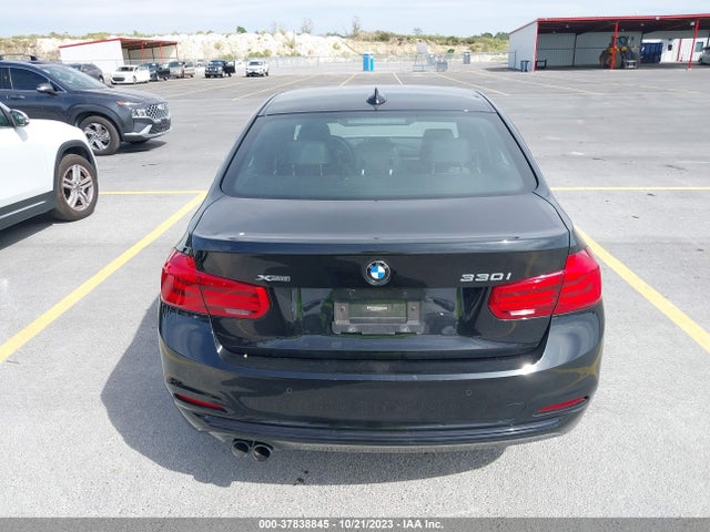 BMW 330i Xdrive 2017 WBA8D9C54HK677715 Image 16