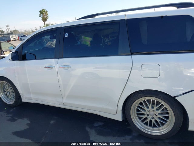 2015 TOYOTA SIENNA SE VIN: 5TDXK3DC9FS660252