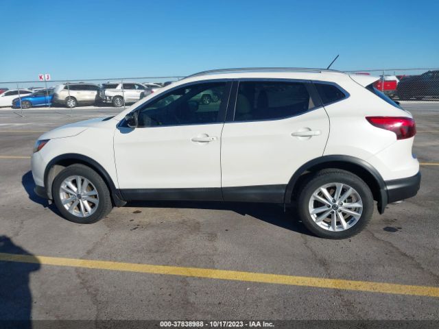 JN1BJ1CPXKW228806 Nissan Rogue Sport Sv