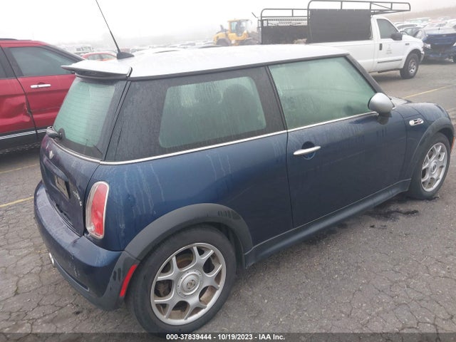 2006 MINI COOPER S WMWRE33586TL19720 Photo 3