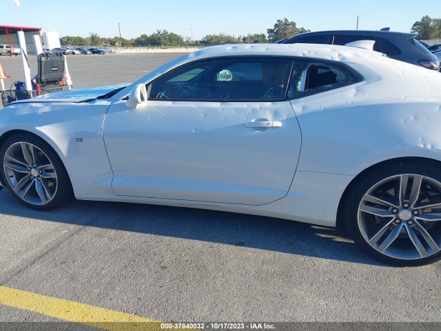 Chevrolet Camaro 2lt 2018 1G1FD1RS3J0116182 Image 14