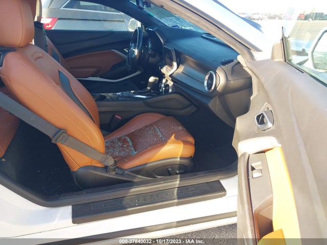 Chevrolet Camaro 2lt 2018 1G1FD1RS3J0116182 Image 5