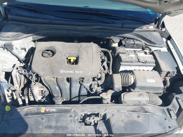 Hyundai ELANTRA SE 2017 5NPD74LFXHH111559 Image 10
