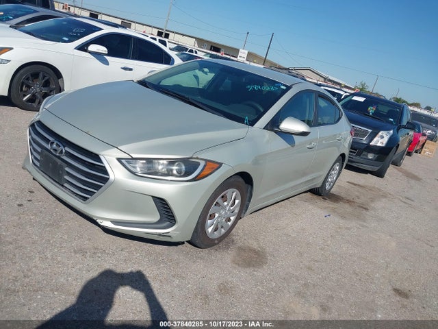 Hyundai ELANTRA SE 2017 5NPD74LFXHH111559 Image 2