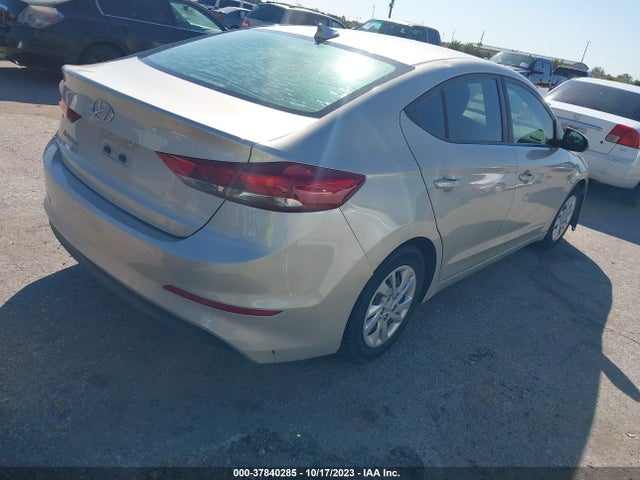 Hyundai ELANTRA SE 2017 5NPD74LFXHH111559 Image 4