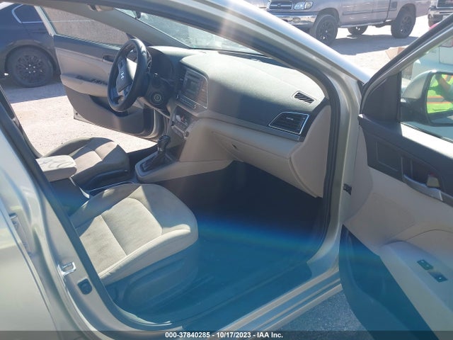 Hyundai ELANTRA SE 2017 5NPD74LFXHH111559 Image 5