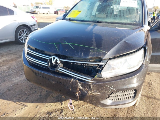 WVGBV7AX5HK029066 Volkswagen TIGUAN