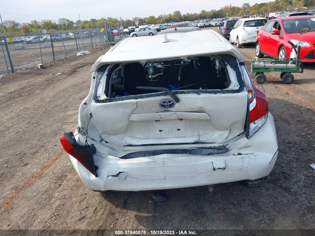 Toyota Prius C One/two/three/four 2016 JTDKDTB32G1129027 Image 16