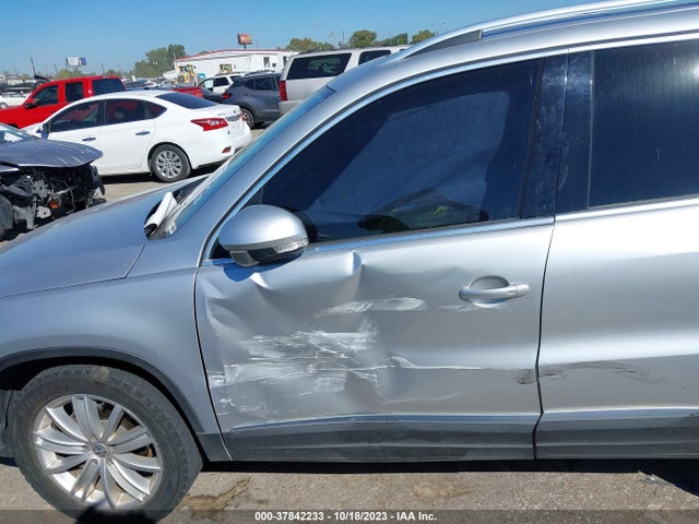2016 VOLKSWAGEN TIGUAN SE VIN: WVGAV7AX2GW560373