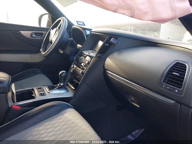 2017 INFINITI QX70 VIN: JN8CS1MUXHM140012