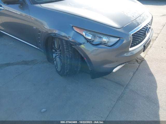 2017 INFINITI QX70 VIN: JN8CS1MUXHM140012
