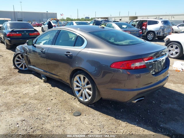 2011 JAGUAR XF SAJWA0GBXBLR87711 Photo 2
