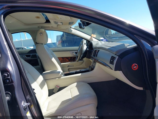 2011 JAGUAR XF SAJWA0GBXBLR87711 Photo 4