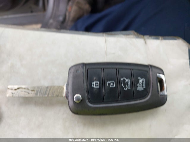 2019 HYUNDAI SANTA FE SE VIN: 5NMS2CAD7KH093219