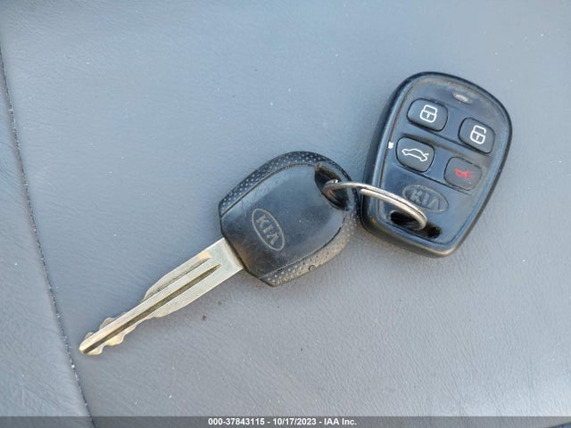 2003 KIA OPTIMA LX V6/SE VIN: KNAGD128835195703