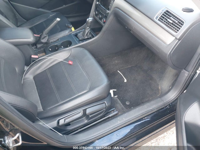 1VWAT7A30FC082698 Volkswagen Passat 1.8t Limited Edition