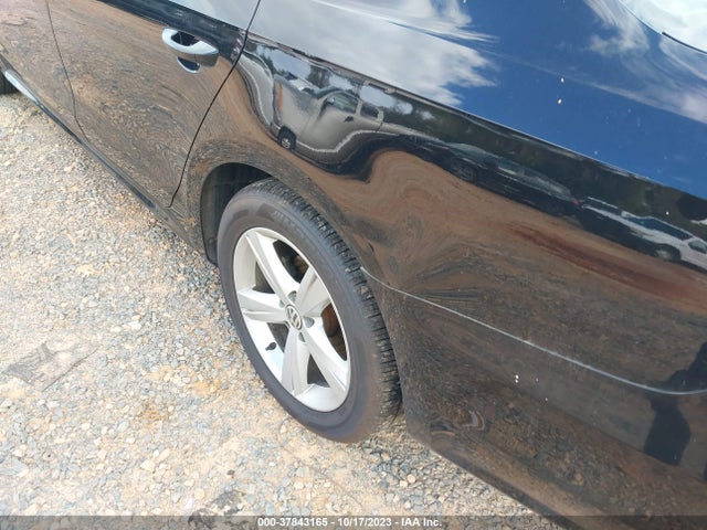1VWAT7A30FC082698 Volkswagen Passat 1.8t Limited Edition