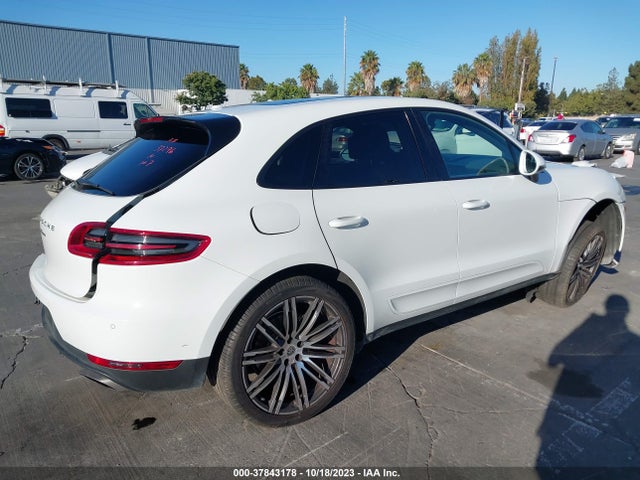 2018 PORSCHE MACAN WP1AA2A5XJLB04405 Photo 3