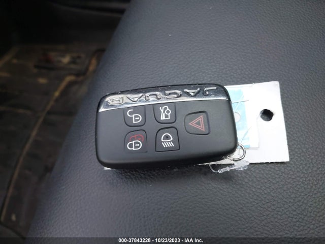 2016 JAGUAR XF SAJBJ4BV1GCY16439 Photo 10