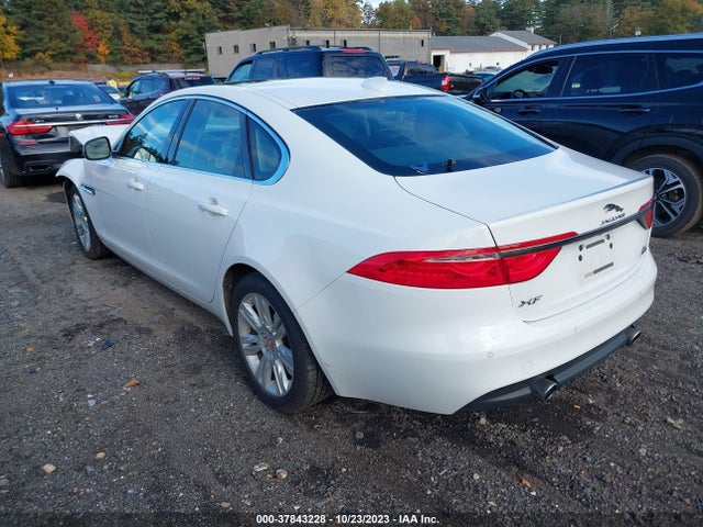 2016 JAGUAR XF SAJBJ4BV1GCY16439 Photo 2