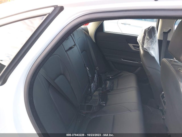 2016 JAGUAR XF SAJBJ4BV1GCY16439 Photo 7