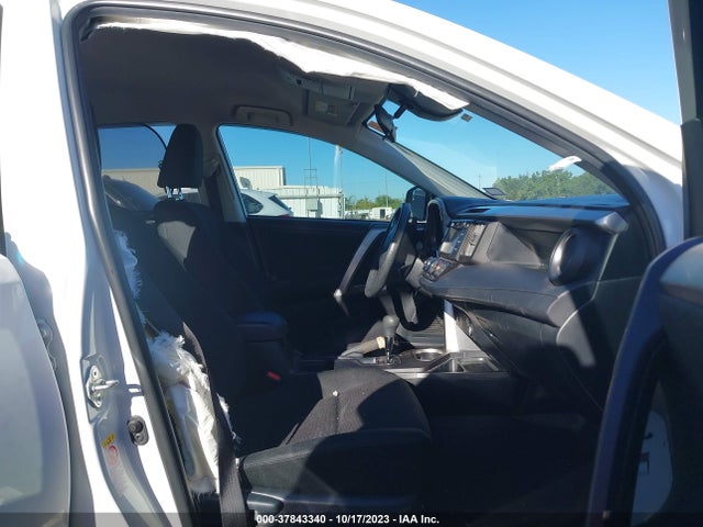2018 TOYOTA RAV4 LE VIN: JTMZFREVXJJ734719