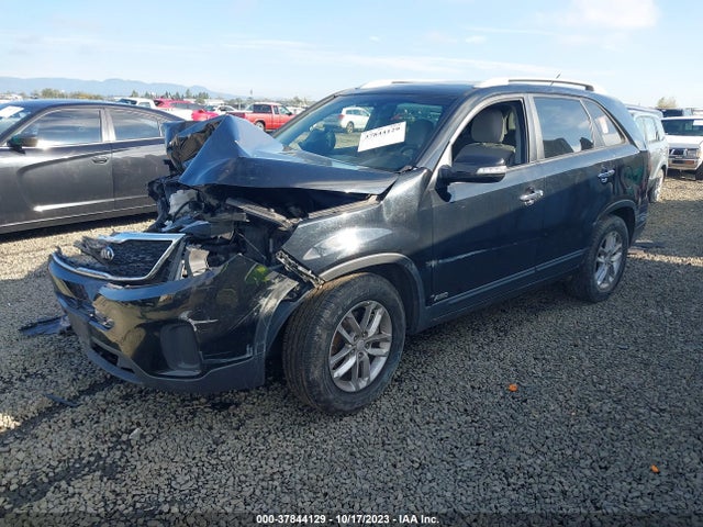 KIA SORENTO LX 2015 5XYKTDA7XFG610929 Image 2