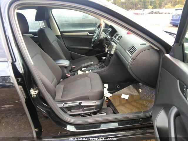 1VWAT7A3XFC071224 Volkswagen Passat 1.8t S