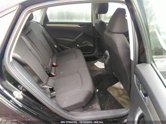 1VWAT7A3XFC071224 Volkswagen Passat 1.8t S