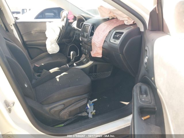 3C4NJCAB7JT263496 Jeep Compass Sport