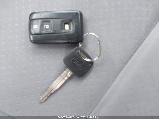 2005 TOYOTA PRIUS VIN: JTDKB20U050127520
