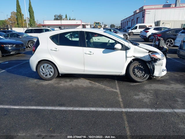 Toyota Prius C One/two/three/four 2016 JTDKDTB30G1135148 Image 13