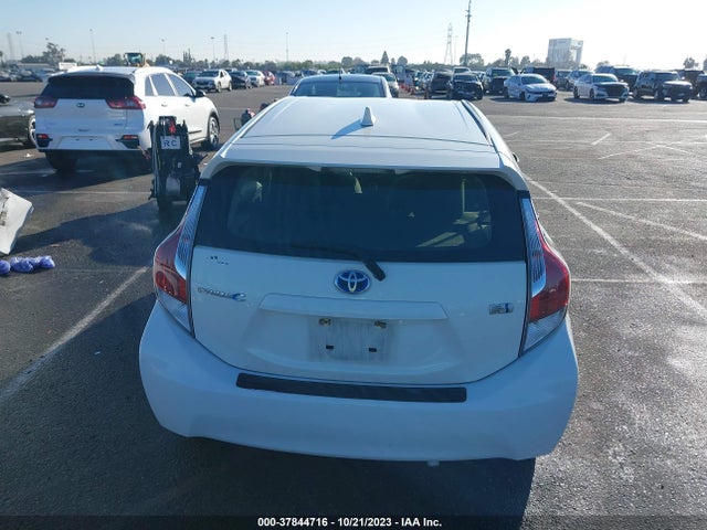 Toyota Prius C One/two/three/four 2016 JTDKDTB30G1135148 Image 16