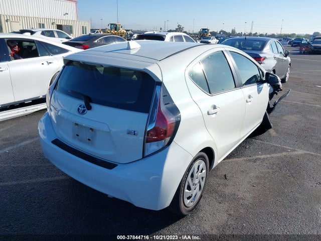 Toyota Prius C One/two/three/four 2016 JTDKDTB30G1135148 Image 4