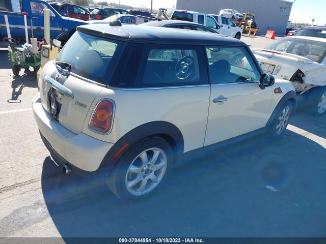 2009 MINI COOPER HARDTOP WMWMF335X9TW71757 Photo 3