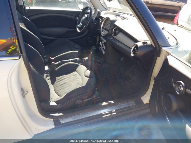2009 MINI COOPER HARDTOP WMWMF335X9TW71757 Photo 4