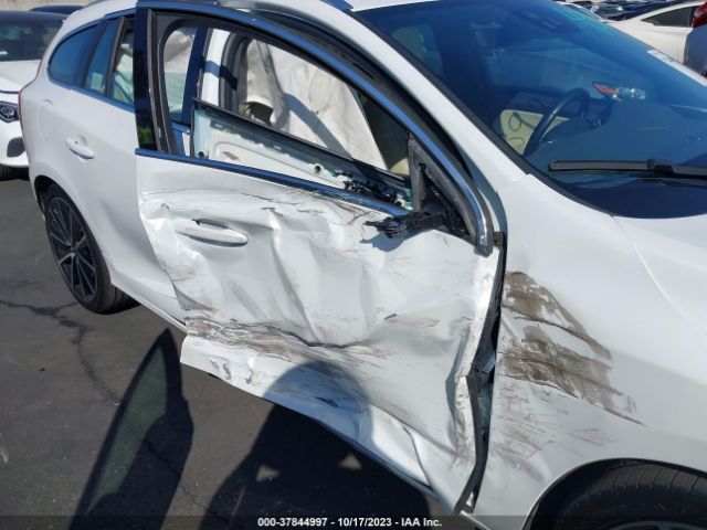 YV140MEM4H1370890 Volvo V60 Platinum