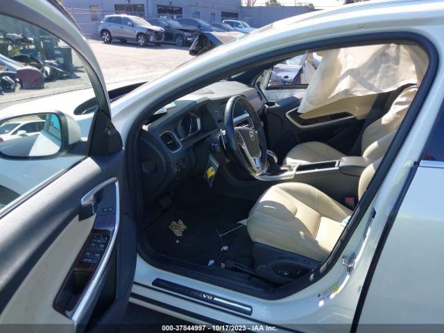 YV140MEM4H1370890 Volvo V60 Platinum