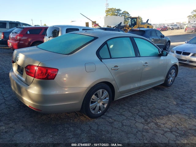 3VW2K7AJ9EM235730 Volkswagen Jetta Sedan S