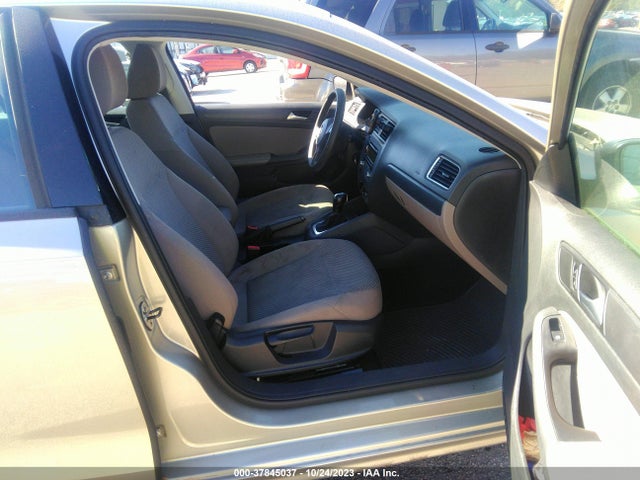 3VW2K7AJ9EM235730 Volkswagen Jetta Sedan S