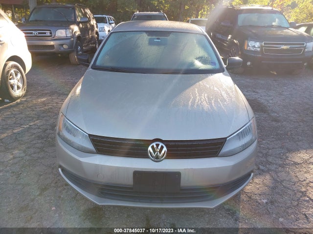 3VW2K7AJ9EM235730 Volkswagen Jetta Sedan S