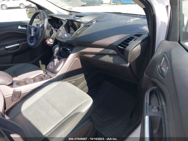 1FMCU9GX1GUA25223 Ford ESCAPE SE