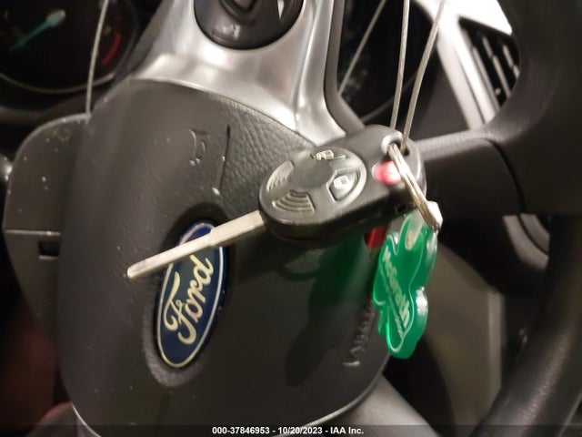 37846953 :رقم المزاد ، 1FMCU9G92GUB63161 vin ، 2016 Ford Escape Se مزاد بيع