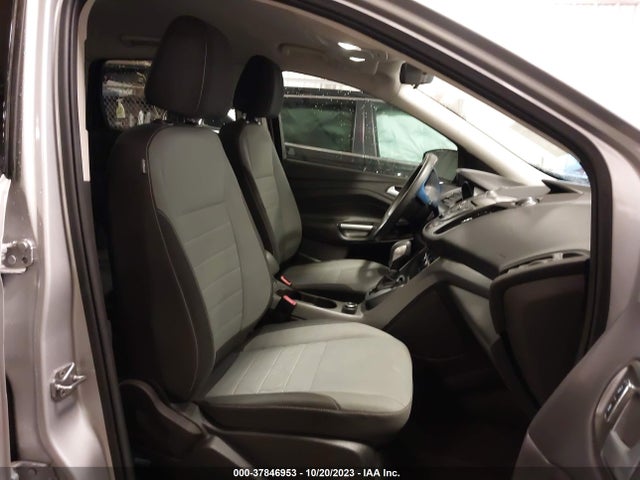 37846953 :رقم المزاد ، 1FMCU9G92GUB63161 vin ، 2016 Ford Escape Se مزاد بيع