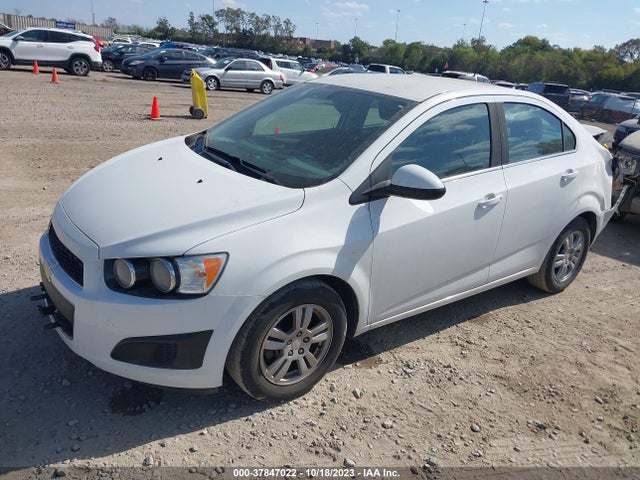 Chevrolet SONIC LT 2015 1G1JC5SH7F4168367 Image 2