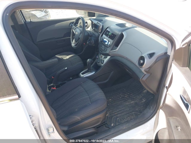 Chevrolet SONIC LT 2015 1G1JC5SH7F4168367 Image 5