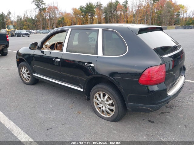 2005 PORSCHE CAYENNE WP1AA29P45LA25226 Photo 2